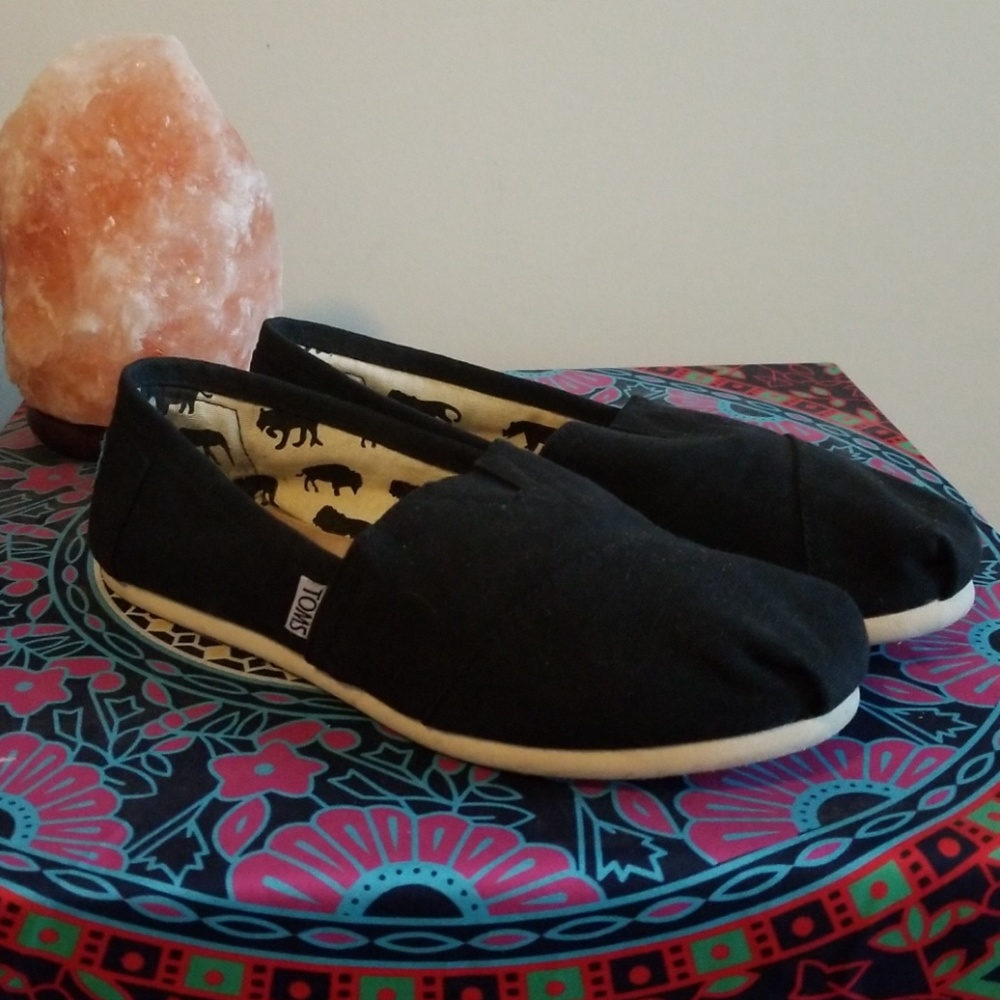 Tom's slip on canvas shoes